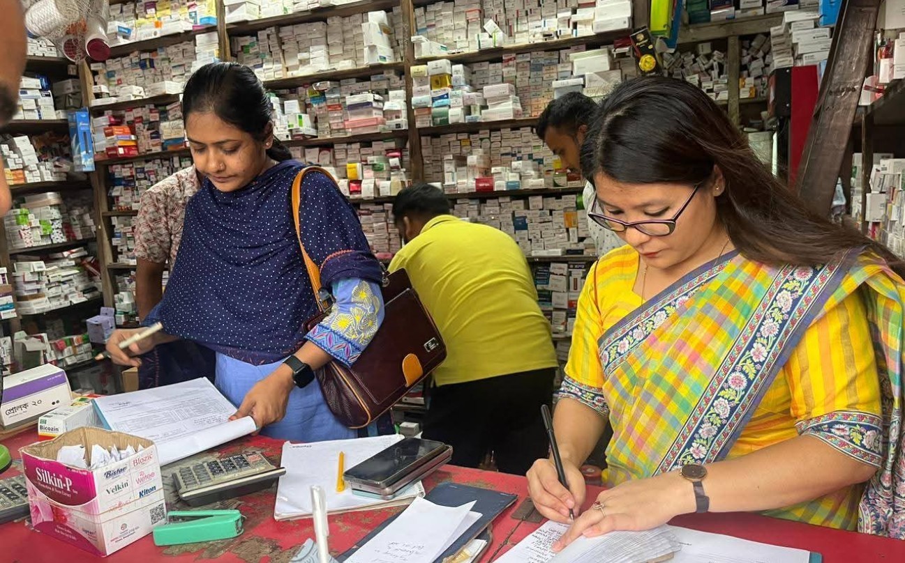 কুমিল্লায় মোবাইল কোর্টের অভিযান, ৫ ফার্মেসিকে জরিমানা